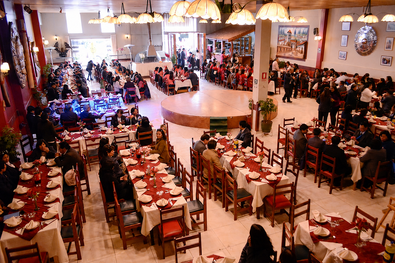 Ambiente de Emiliana Restaurant Cultural Buffet en Cusco